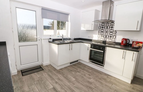 Holyhead Cottage | BEACH REACH, pet friendly, country holiday cottage in Valley