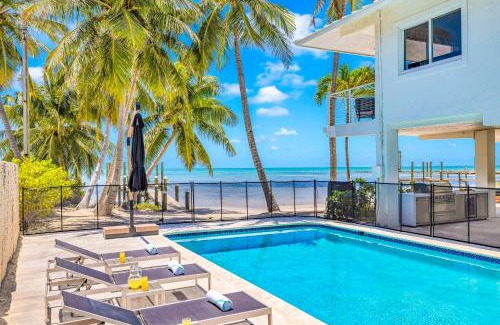 Islamorada House | Beach Residence Private overwater dock Heated Pool Mahi Key