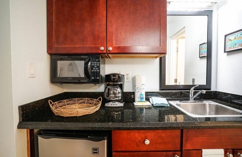 Ruskin Condo | Beach Resort Studio - Sleeps 4- Access to all Restaurants & Amenities!