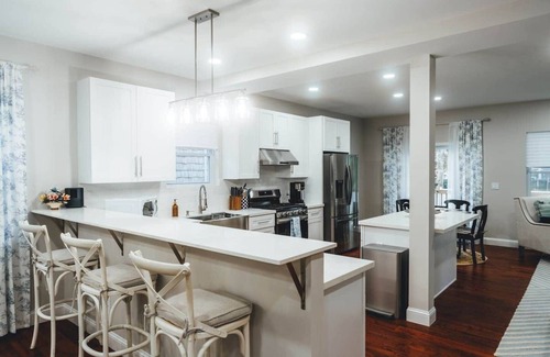 Long Branch House | Beach Retreat+11Br/4Bth+F1 VR sim, Up to 21 guests