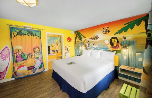Cypress Gardens Hotel | Beach Retreat Bungalow: Family Joy, LEGO Surprises, Steps from the Waterpark