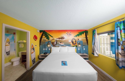 Cypress Gardens Hotel | Beach Retreat Bungalow: Family Joy, LEGO Surprises, Steps from the Waterpark