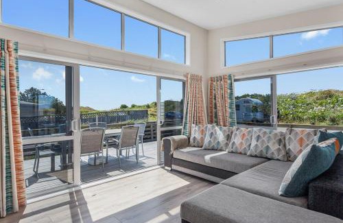 Ohope House | Beach Retreat - Ohope Holiday Home