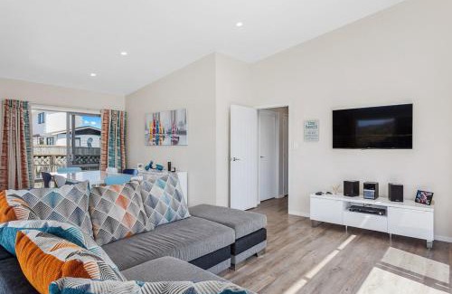 Ohope House | Beach Retreat - Ohope Holiday Home