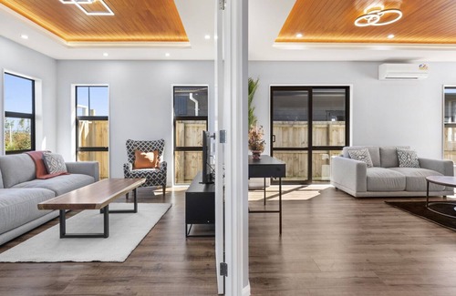 Clarks Beach House | Beach Revival – Clarks Beach Holiday Home