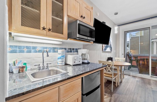 Baytowne Wharf Condo | "Beach Scene" Sandestin #242 Studio Sleeps 4