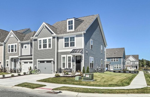 Millville House | Beach Shuttle and Pool Bishops Landing Townhome