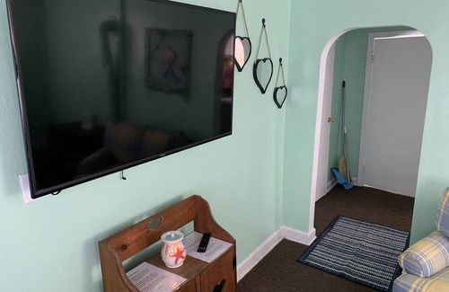 Bayview Apartment | Beach Side Studio #1 - Pet Friendly, WiFi, Off-Street Parking, Large Smart TV