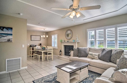 Largo House | Beach-Style Getaway with Lanai about 4 Mi to Beaches!