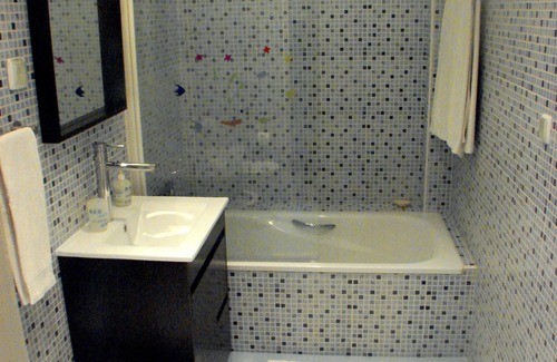 Costa de Caparica Apartment | Beach, Surf and Lisbon. Enjoyable apartment with WiFi in Costa da Caparica.