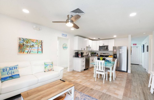 Indian Rocks Beach House | Beach Time Duplex A 1 blk from bch, pool Hot Tub