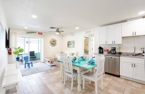 Indian Rocks Beach House | Beach Time Duplex A 1 blk from bch, pool Hot Tub