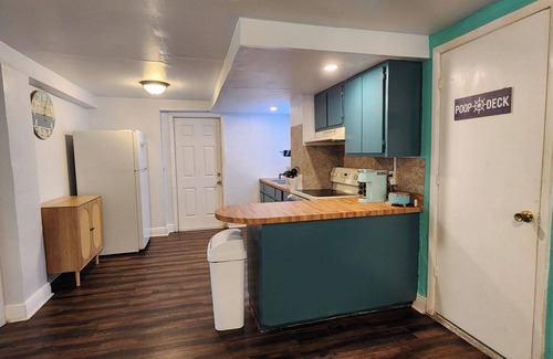 St. Petersburg - Clearwater House | Beach Vibes 2-bedroom house 1 bath. with AC, WiFi in delightful St. Petersburg