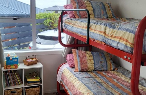 Riverton Cottage | Beach View Cottage