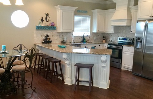 Port Bolivar Cabin | ~ Beach view ~ Custom 2 bedroom 2 bathroom~ short walk to the beach