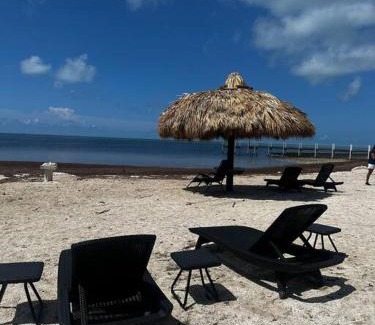Long Beach Estates Apartment | Beach View Room at Barnacle Resort