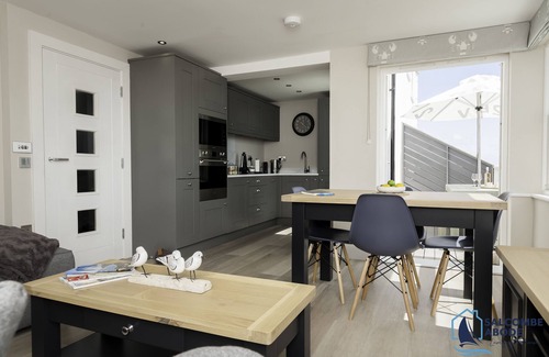 Salcombe Apartment | Beach View - Stylish Salcombe Apartment | Estuary Views + Spa Access