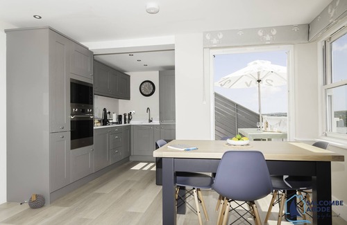 Salcombe Apartment | Beach View - Stylish Salcombe Apartment | Estuary Views + Spa Access