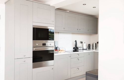Salcombe Apartment | Beach View - Stylish Salcombe Apartment | Estuary Views + Spa Access