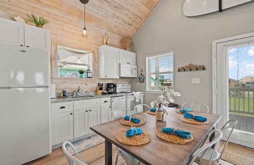 Galveston House | Beach Views/Walk to Beach/Entertainment/Cozy - The Salty Starfish
