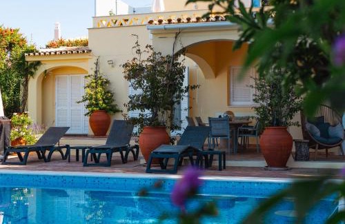 Sesmarias Villa | Beach villa Casa de Amanhã 450 mts to the beach with beautiful garden and heated saltwater pool