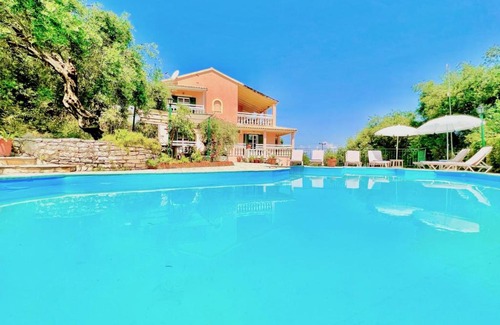 Apraos Villa | Beach Villa Thespina with private pool by DadoVillas
