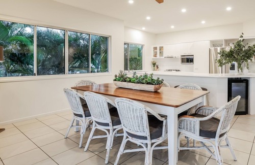 Agnes Water House | Beach Vista Agnes Water - luxurious beachfront with pool. pet friendly, air con & huge entertaining