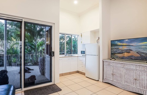 Agnes Water House | Beach Vista Agnes Water - luxurious beachfront with pool. pet friendly, air con & huge entertaining