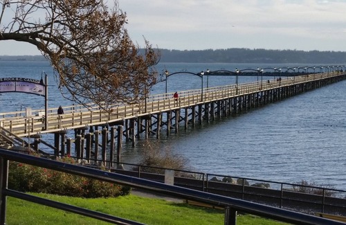 White Rock House | Beach Walk - 3 BDRms / 2 Large King Ensuites