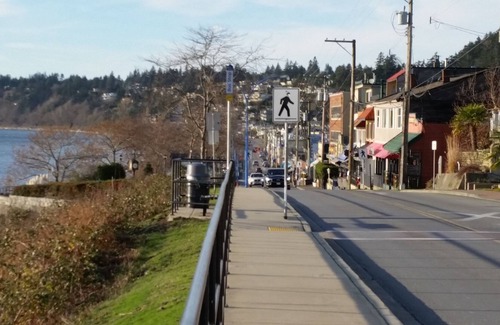 White Rock House | Beach Walk - 3 BDRms / 2 Large King Ensuites