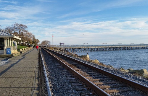 White Rock House | Beach Walk - 3 BDRms / 2 Large King Ensuites