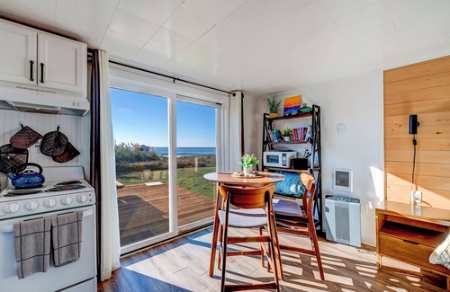 Oregon Coast Apartment | Beachcomber: Beachfront Escape Unit #2