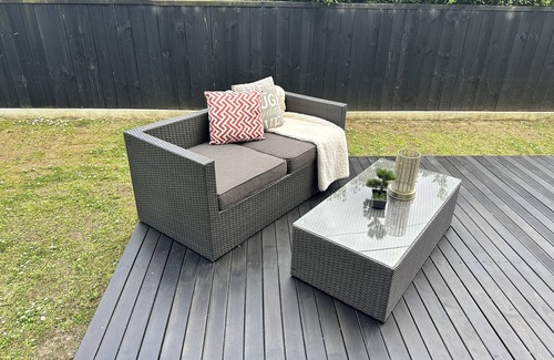 Orewa Apartment | Beachcomber Orewa 200m from Bars and Restaurants across the road from the beach