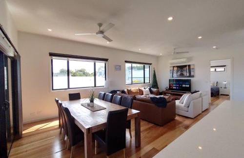 Smiths Beach House | Beachcomber Sunset