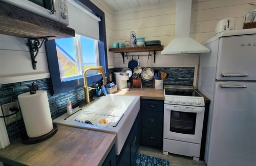 Moclips House | Beachcombers Cabin - Ocean Front with Hot Tub