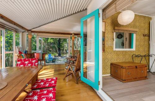 Suffolk Park House | Beachcombers Cottage - beachfront pet retreat