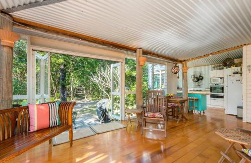 Suffolk Park House | Beachcombers Cottage - beachfront pet retreat