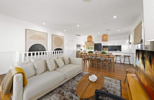Caves Beach House | "beached@caves" - Entire Home 1.5hrs From Sydney