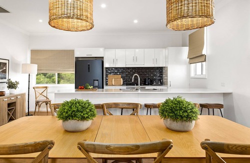 Caves Beach House | "beached@caves" - Entire Home 1.5hrs From Sydney