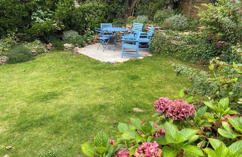 Burgh Island Cottage | Beaches, Countryside & Golf! Fabulous Cottage Sleeps 7 Close to Bigbury on Sea.