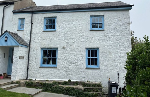 Burgh Island Cottage | Beaches, Countryside & Golf! Fabulous Cottage Sleeps 7 Close to Bigbury on Sea.