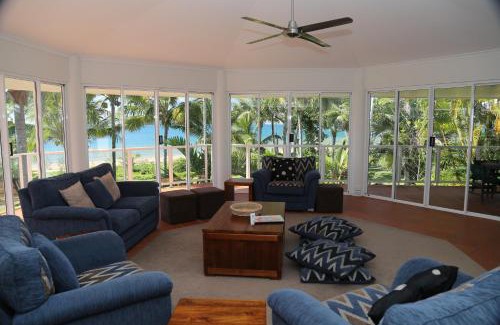 Wongaling Beach Apartment | Beaches No 6 - Beachfront Views