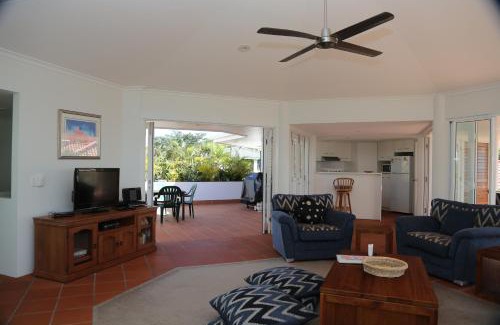 Wongaling Beach Apartment | Beaches No 6 - Beachfront Views