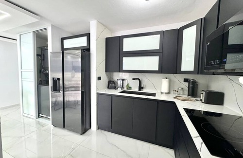 Isla Verde Apartment | Beachfront 2 Bdrm ~ Walk to Eat ~ W/D ~ King Bed