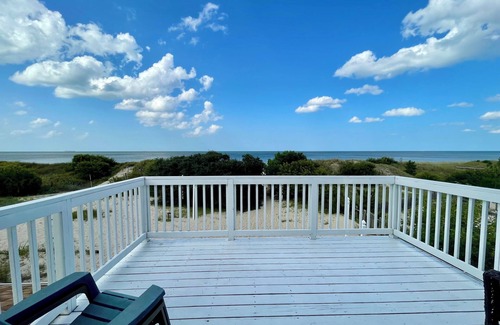 Cottage Line Apartment | Beachfront 2 Bed/1 Bath Apartment with Amazing View!