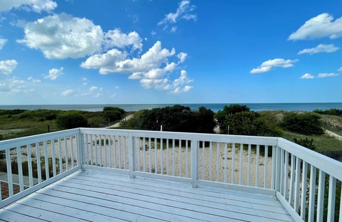 Cottage Line Apartment | Beachfront 2 Bed/1 Bath Apartment with Amazing View!
