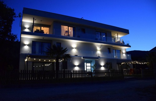 Drenje Apartment | Beachfront - 2 Bedrooms - 4 Guests - Barbecue