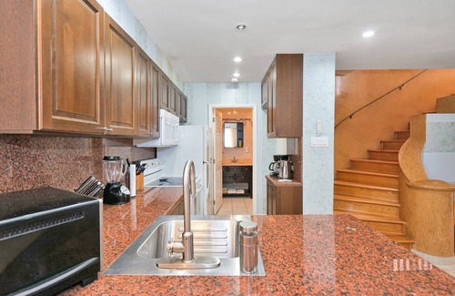 Hollywood South Central Beach Apartment | Beachfront 2 Story/3BRM/3BA/2 Ocean View Terraces/Free Parking