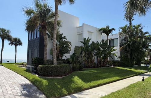 Englewood Condo | Beachfront 2BR – Sunsets & Sand at Tamarind