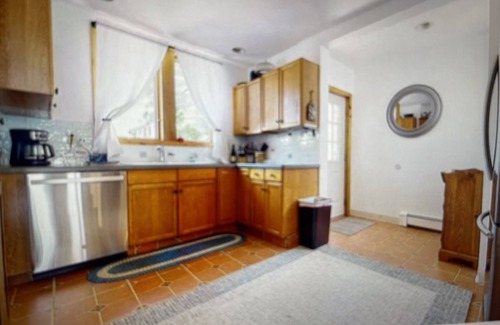 Milford House | Beachfront 3-bedroom vacation home just 14 minutes from Yale University